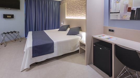 Double Room with Balcony and Side Sea View