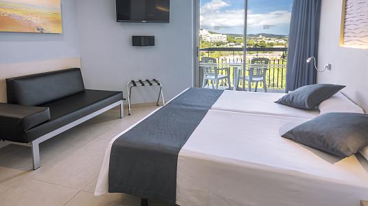 Double Room with Balcony and Side Sea View