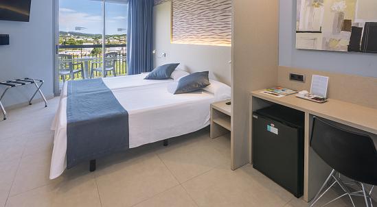 Double Room with Balcony and Side Sea View