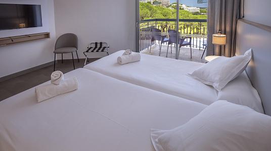 Chambre Double avec Balcon et Vue latérale sur la mer