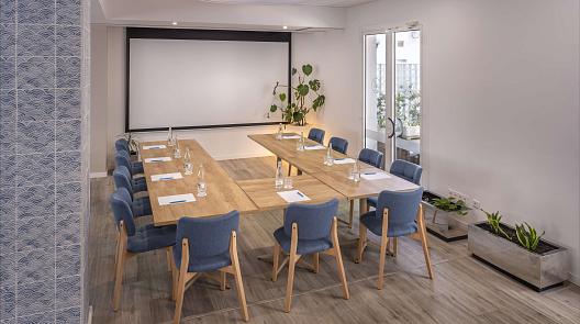 Espacio de reuniones o cursos en el GHT Balmes Hotel, Aparthotel & SPLASH en Calella