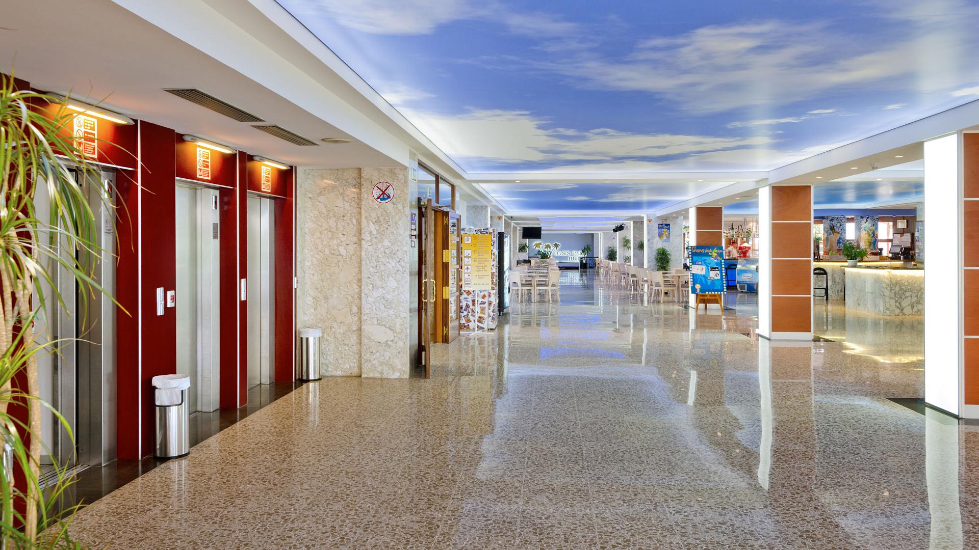 Contacta amb l'Hotel GHT Oasis Park &amp; Spa