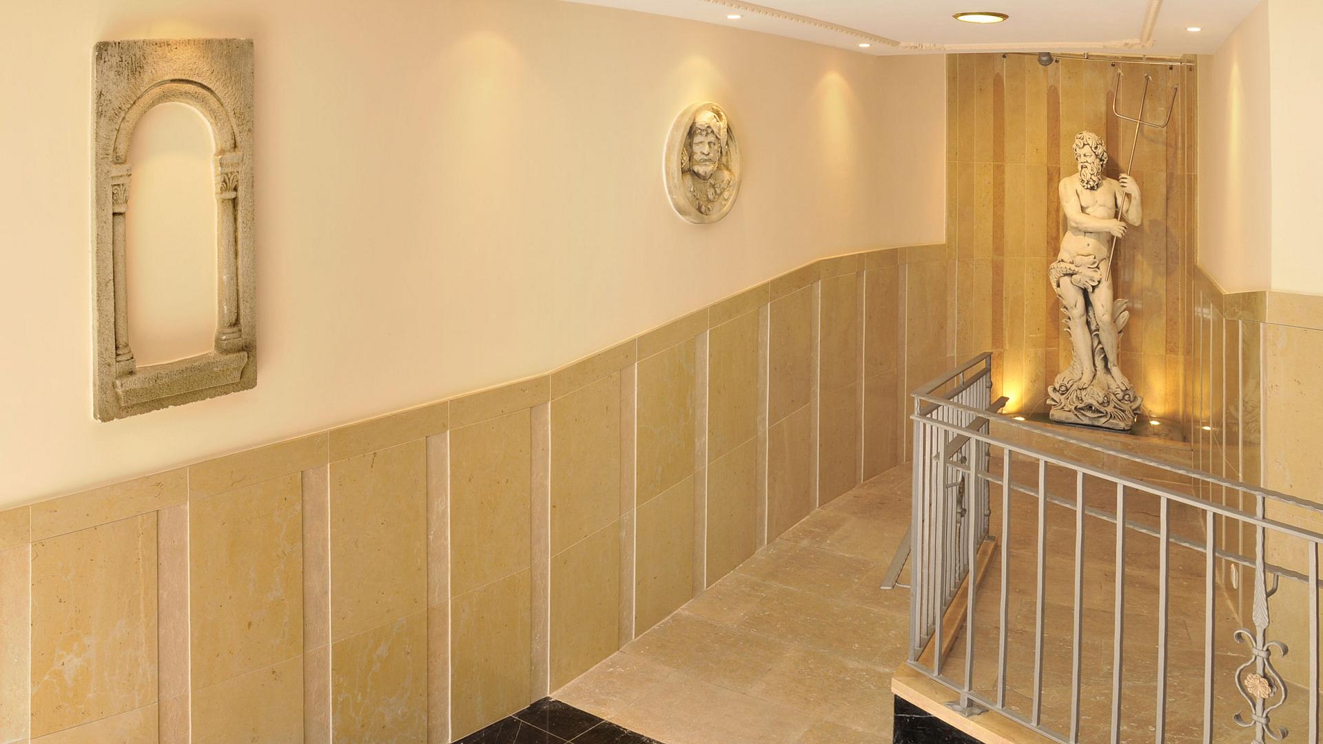 Contacta amb l'Hotel GHT Neptuno