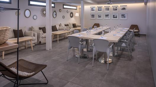 Sala de reuniones en el hotel Sa Riera**** en Tossa de Mar