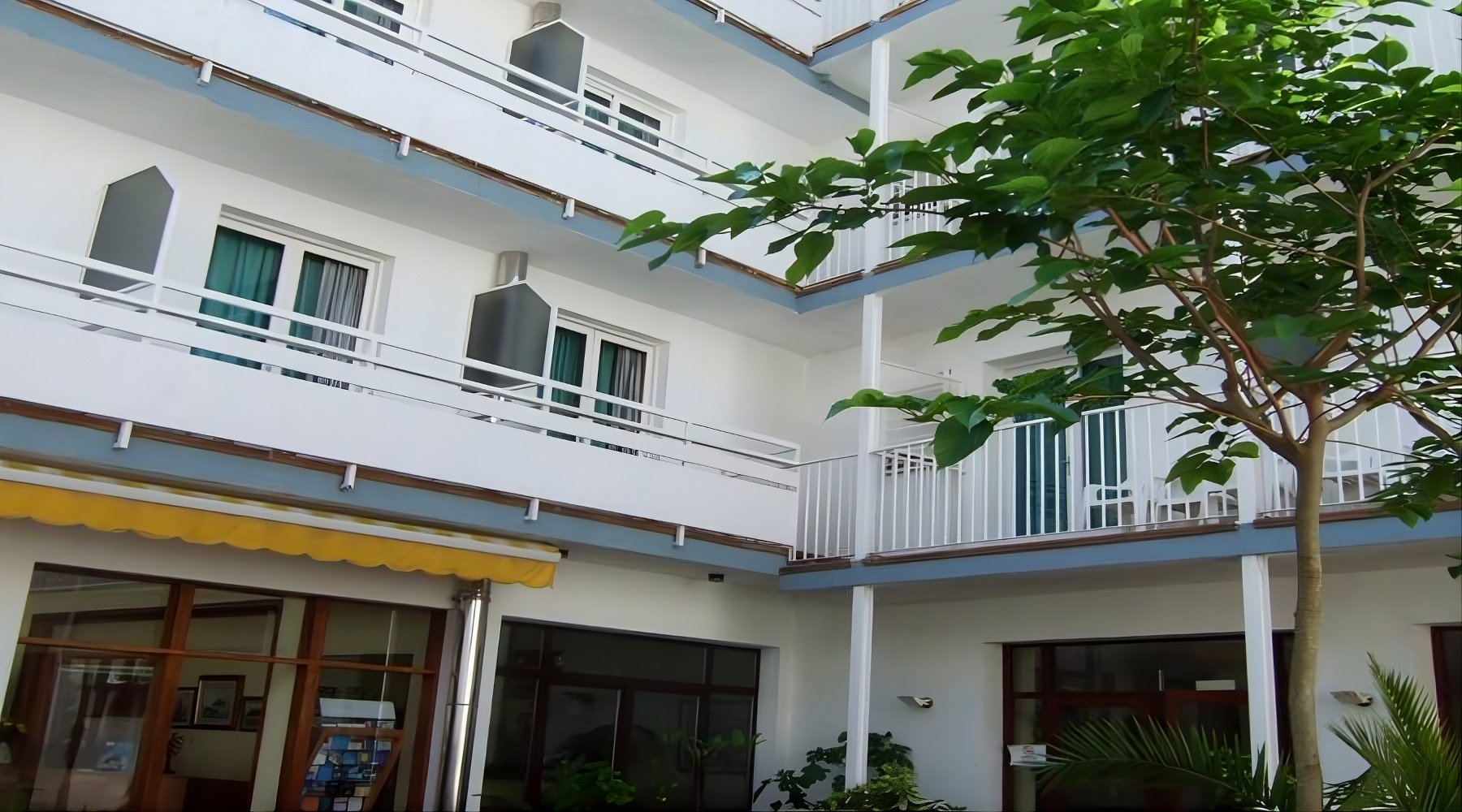 Contacta amb l'Hotel GHT Simeon